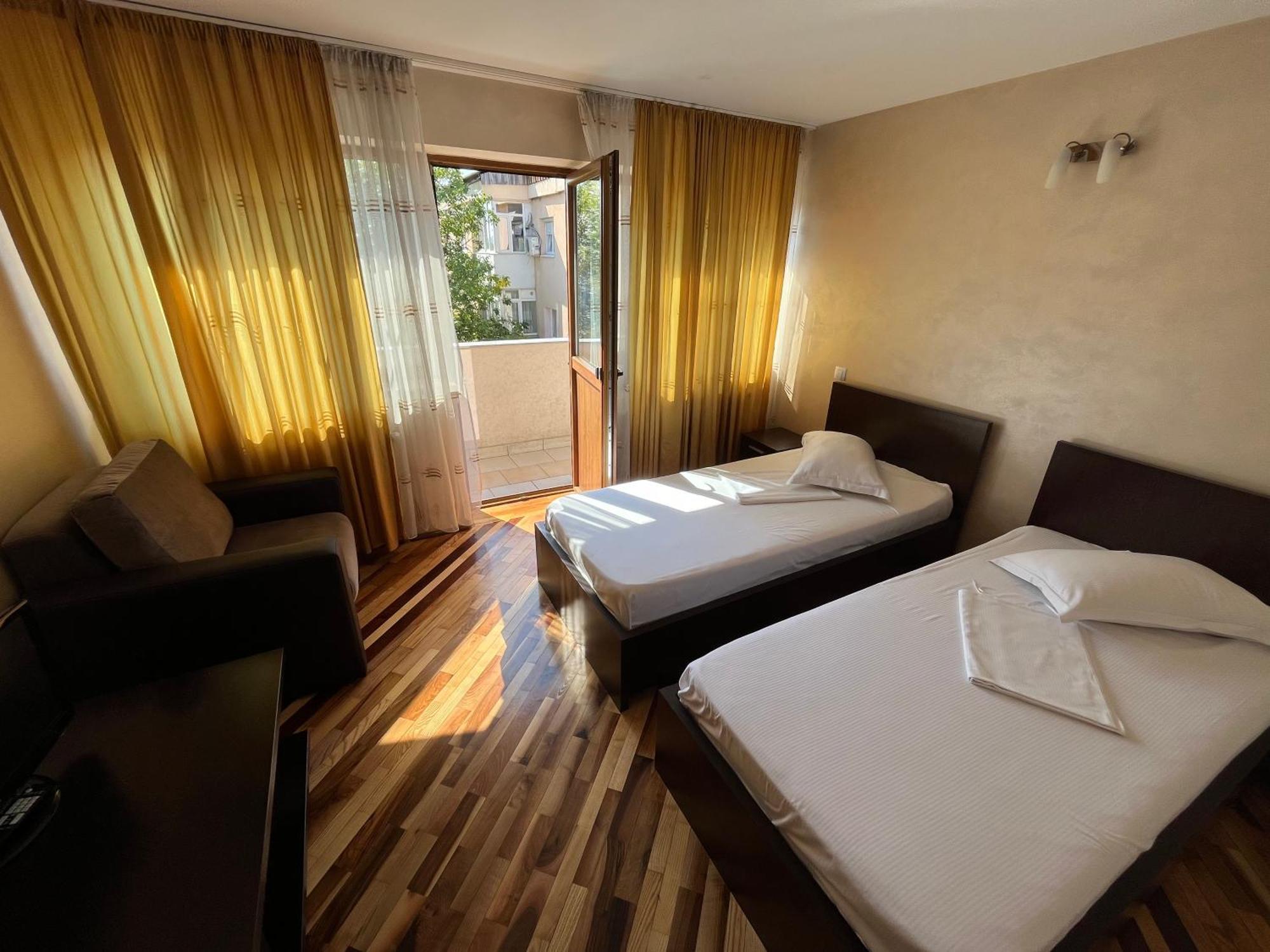 Complex Ramiro Hotell Suceava Exteriör bild