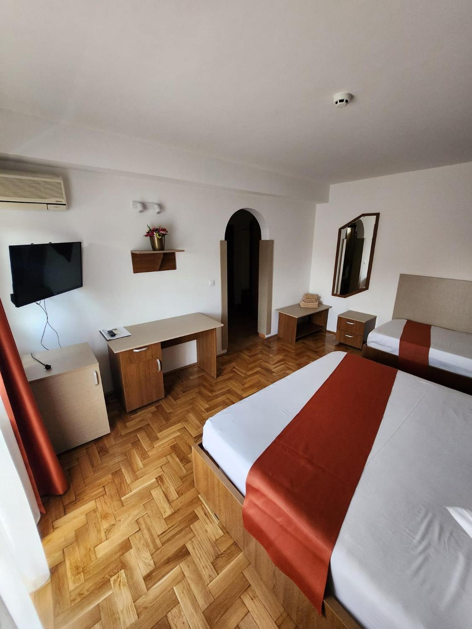 Complex Ramiro Hotell Suceava Exteriör bild