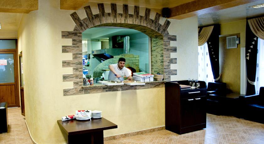 Complex Ramiro Hotell Suceava Exteriör bild